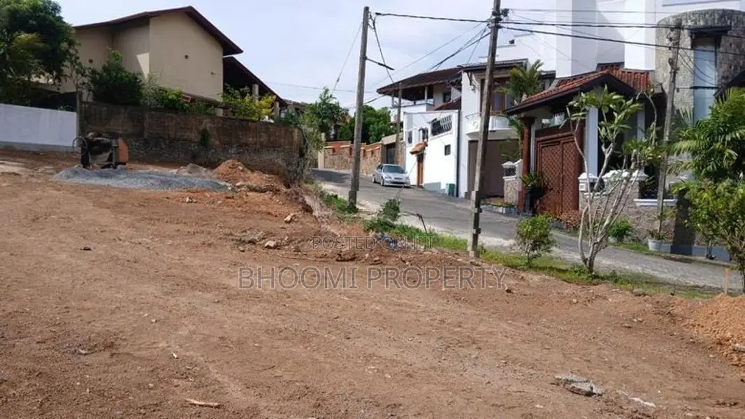 Perfect land, location, future ATHURUGIRIYA