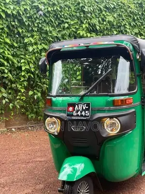 Bajaj RE 205 2025