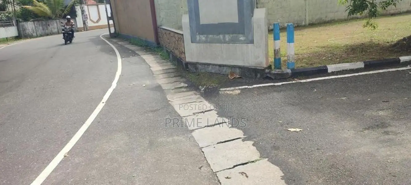 Bokundara Valuable Land for Sale in School Lane