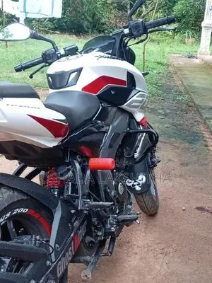 Bajaj Pulsar NS200 2025