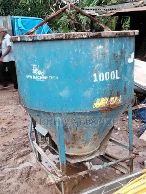 Crane Concrete bucket 1000L