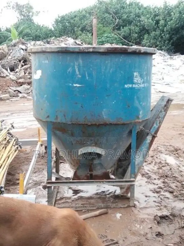 Crane Concrete bucket 1000L