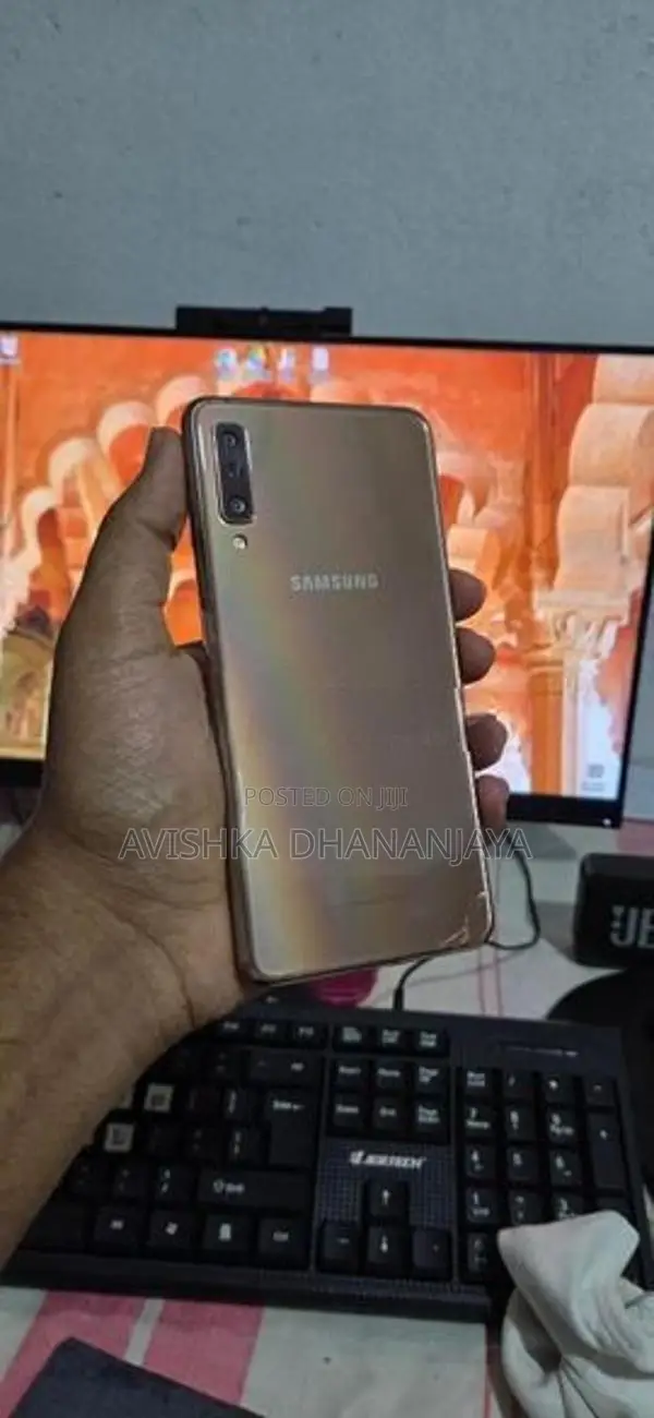 Samsung Galaxy A7 64GB (Used)