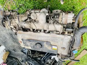 Mitsubishi 4 M51 Engine with Gear Box