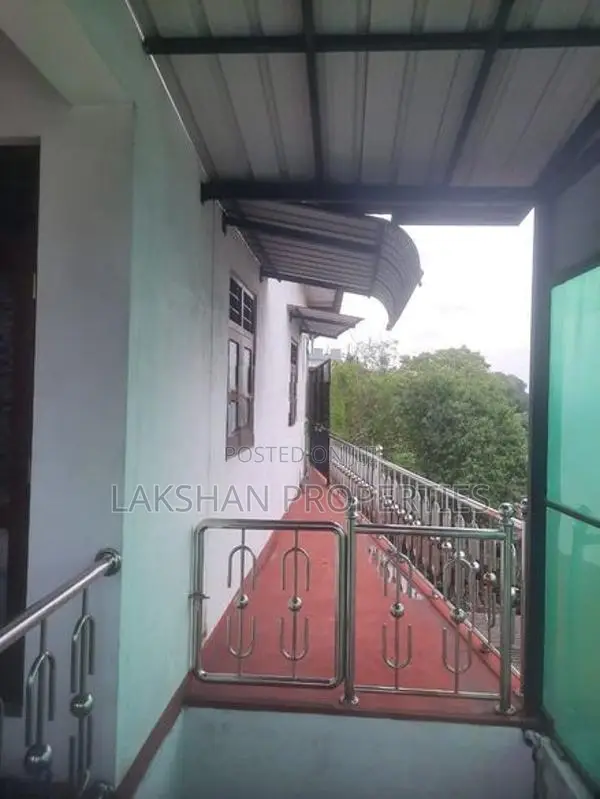 3rd Floor House For Rent In Raththanapitiya
