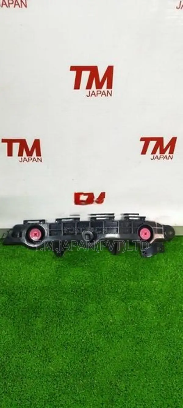 Toyota Raize Bumper Retainer One Side
