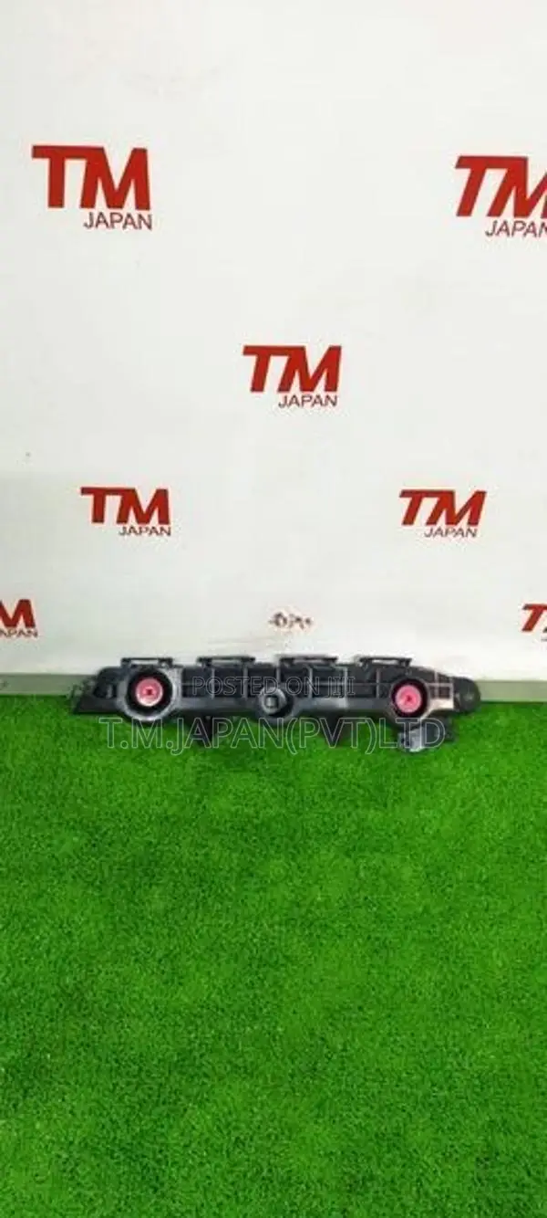 Toyota Raize Bumper Retainer One Side