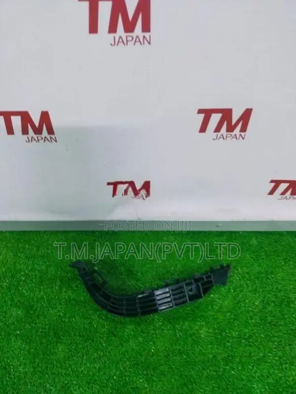 Suzuki Spacia Custom Rear Bumper Retainer (Right Side)