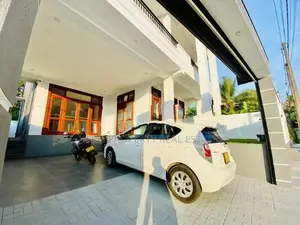 Super Elegant Luxurious House for Sale in Piliyandala