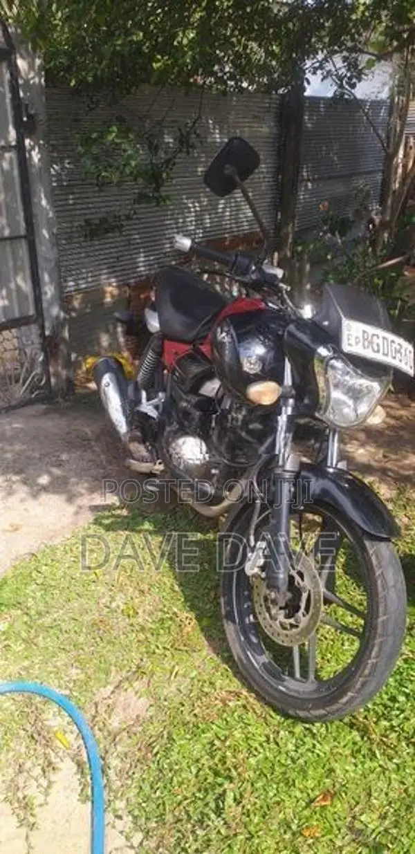 Bajaj V15 2017