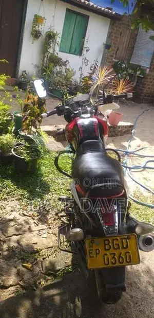Bajaj V15 2017