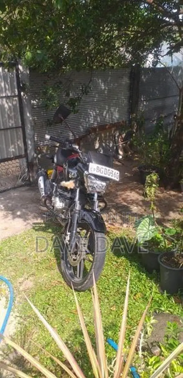 Bajaj V15 2017