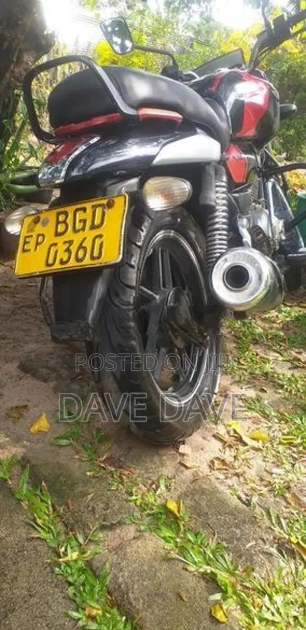 Bajaj V15 2017