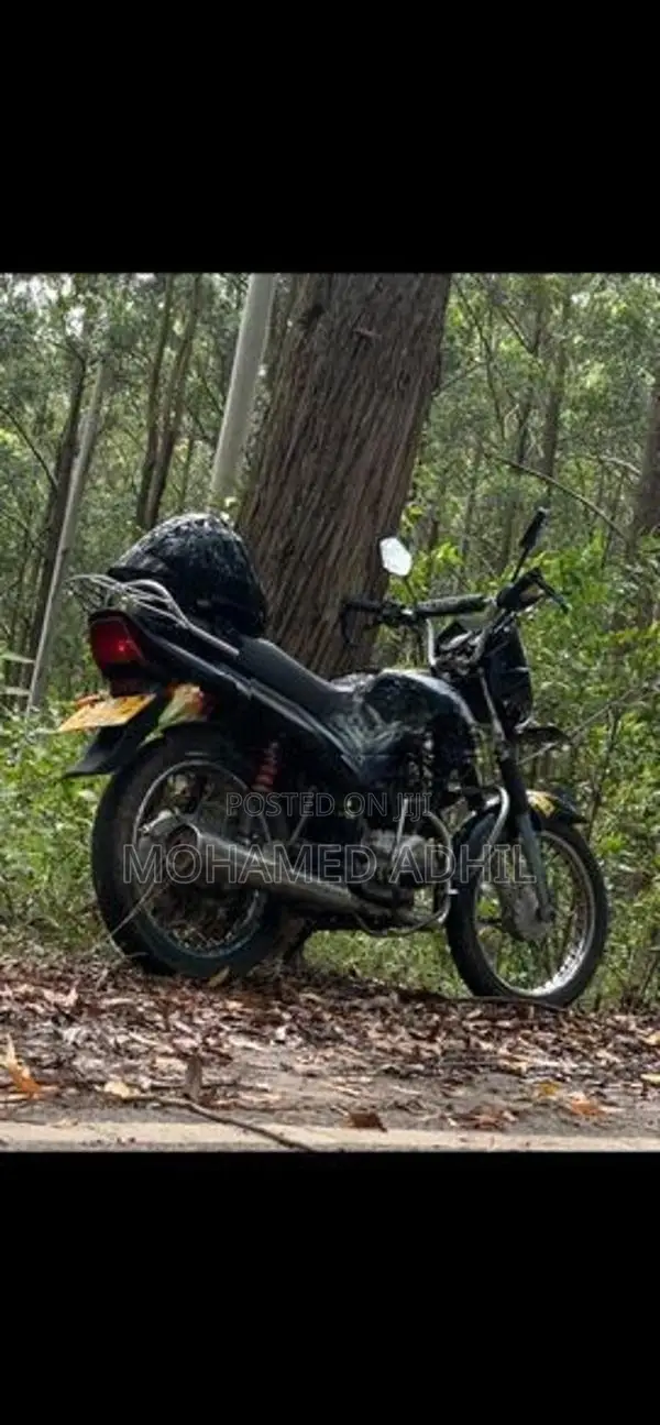 Bajaj CT100 2012
