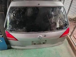 Nissan Wingroad Y11 Dicky Door