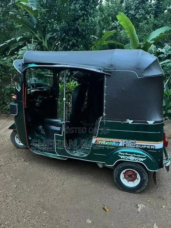 Bajaj RE 2015