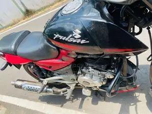 Bajaj Pulsar 180 2015