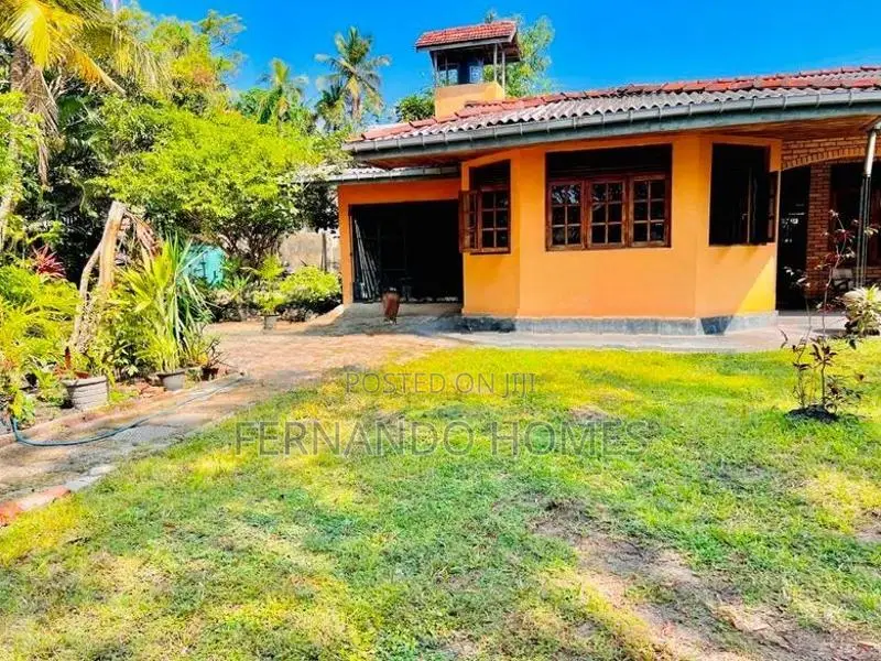 ඉතා වටිනා පර් 60 සමග ශක්තිමත් නිවසක් විකිණීමට මීගමුව