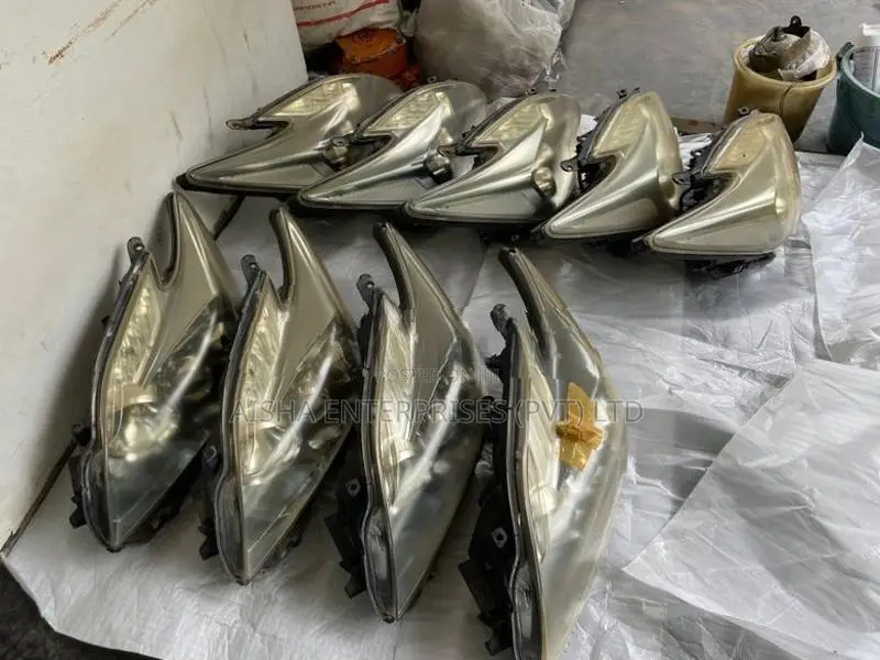Toyota Prius W 30 Head Light