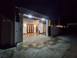 Piliyandala infront of CARGILLS FOOD CITY house for sale .