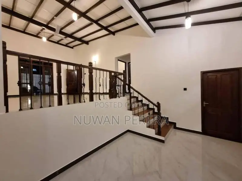 Piliyandala infront of CARGILLS FOOD CITY house for sale .