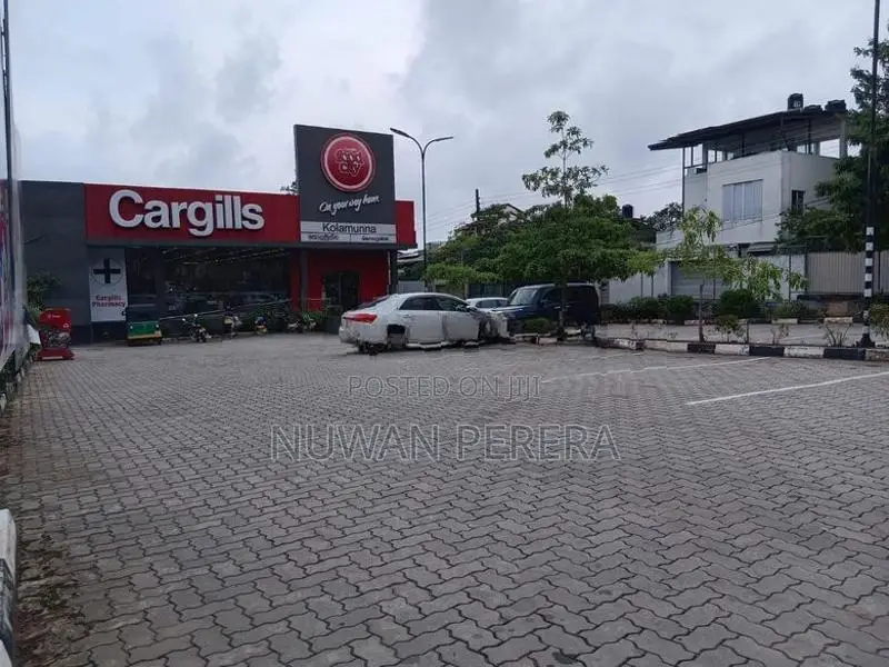 Piliyandala infront of CARGILLS FOOD CITY house for sale .