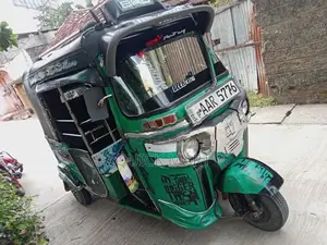 Bajaj RE 2016