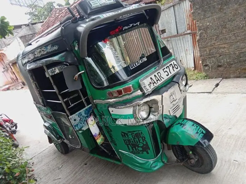 Bajaj RE 2016