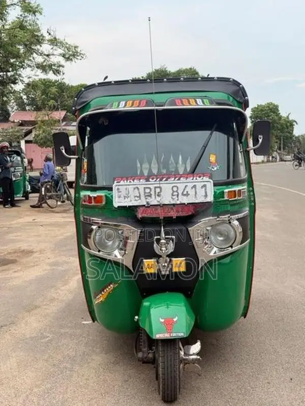 Bajaj RE 2018
