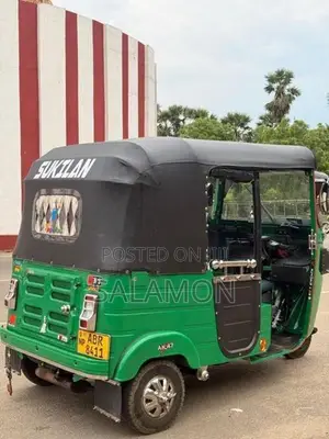 Bajaj RE 2018