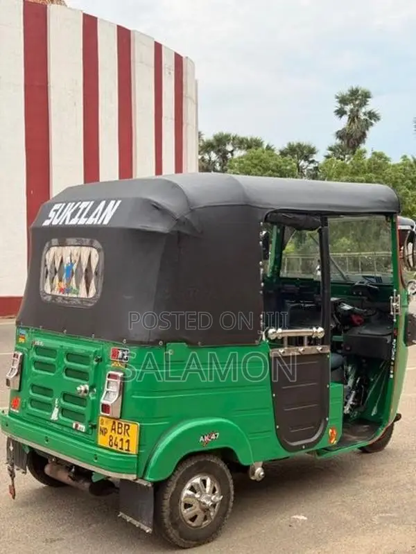 Bajaj RE 2018