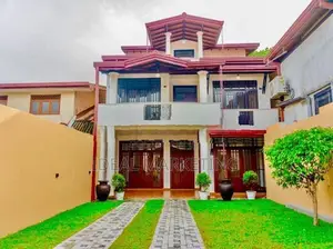 7 Bedroom Three Storied Luxury House for Sale - Boralesgamuwa (EM597)