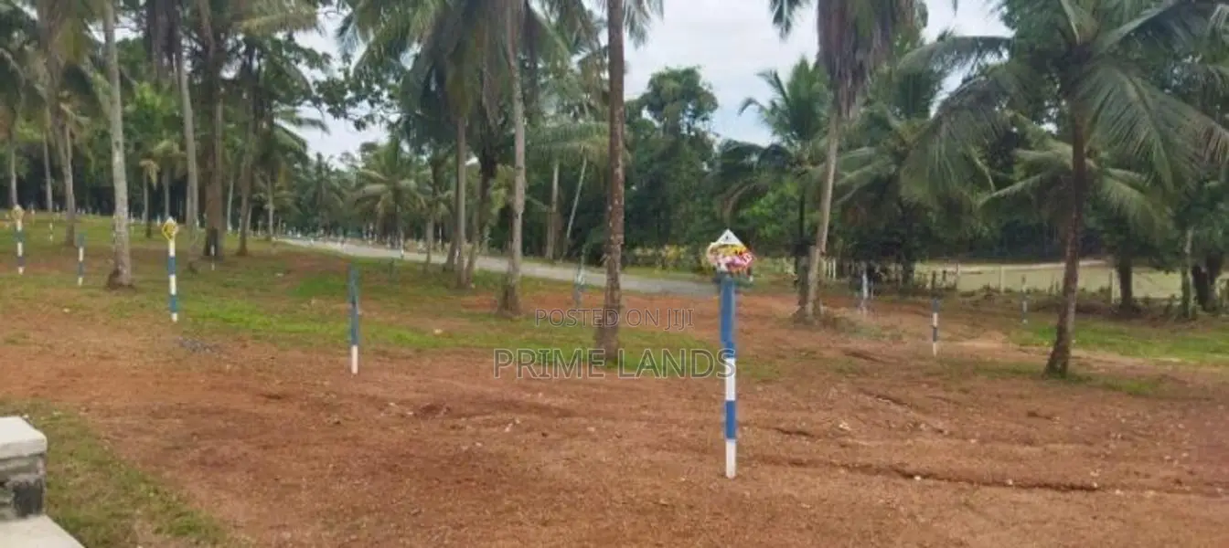 වේයන්ගොඩ මීරිගම පාරට යාබදව ඉඩම් විකිනීමට