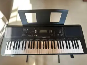 Yamaha PSR-E373