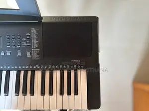 Yamaha PSR-E373