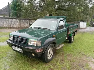 Tata Xenon RX 2005