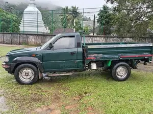 Tata Xenon RX 2005