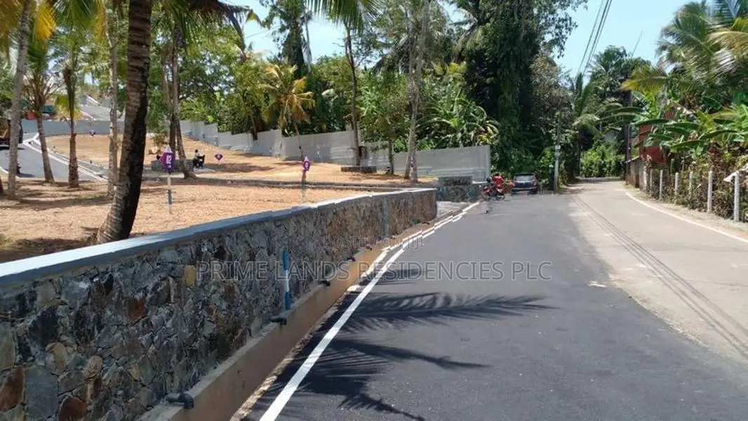 Land for Sale in Karapitiya