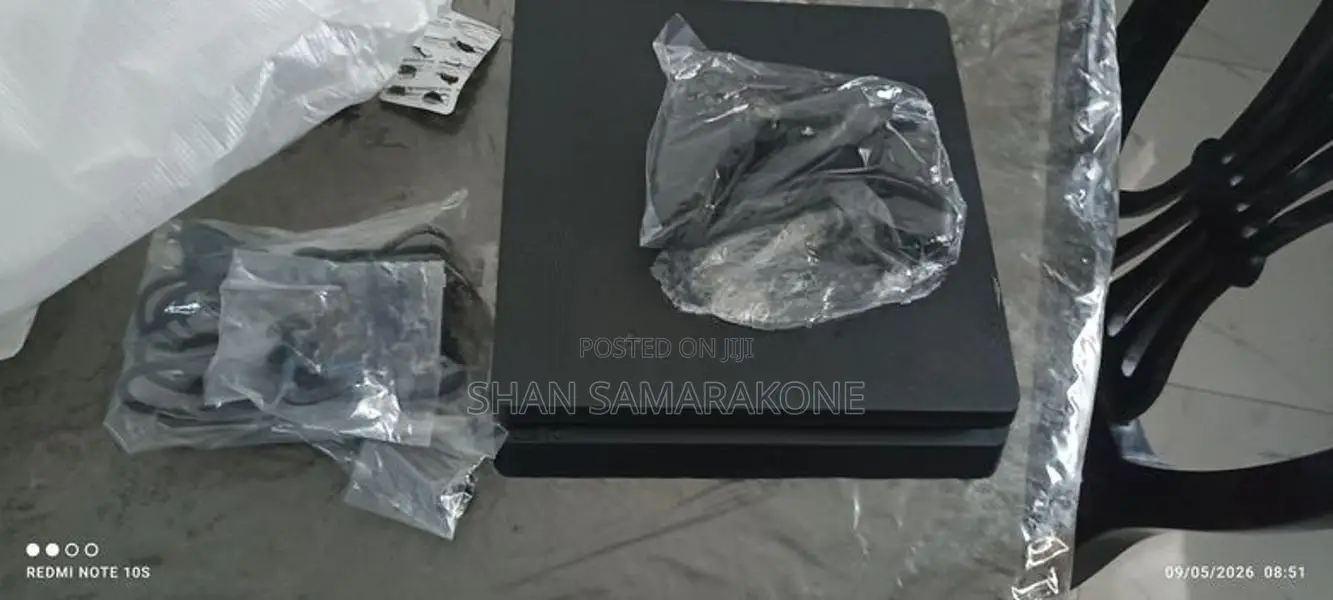 Sony PlayStation 4 (PS4) Slim
