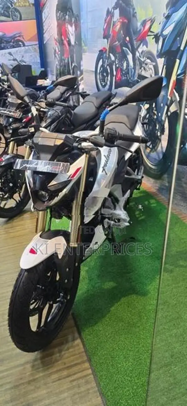 Bajaj Pulsar N160 Premium 2026