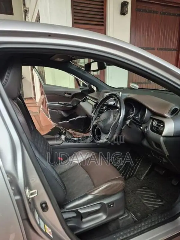 Toyota CHR NGX 50 2018