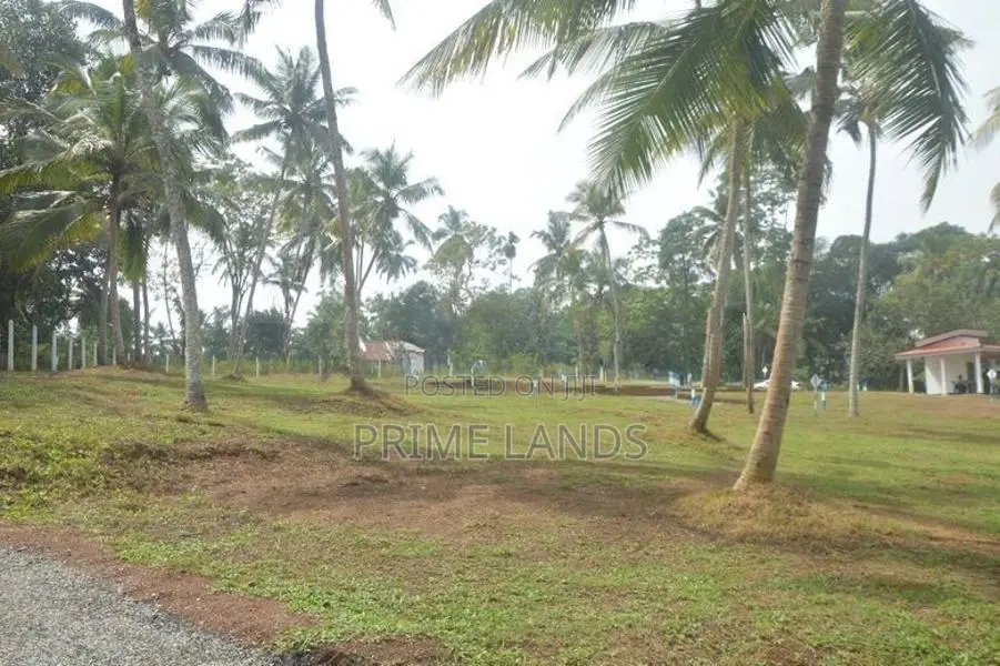 මොරටුව නගරය ආසන්නයේන් වටිනා ඉඩමක්