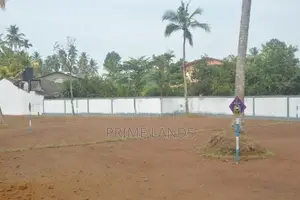 මොරටුව නගරය ආසන්නයේන් වටිනා ඉඩමක්