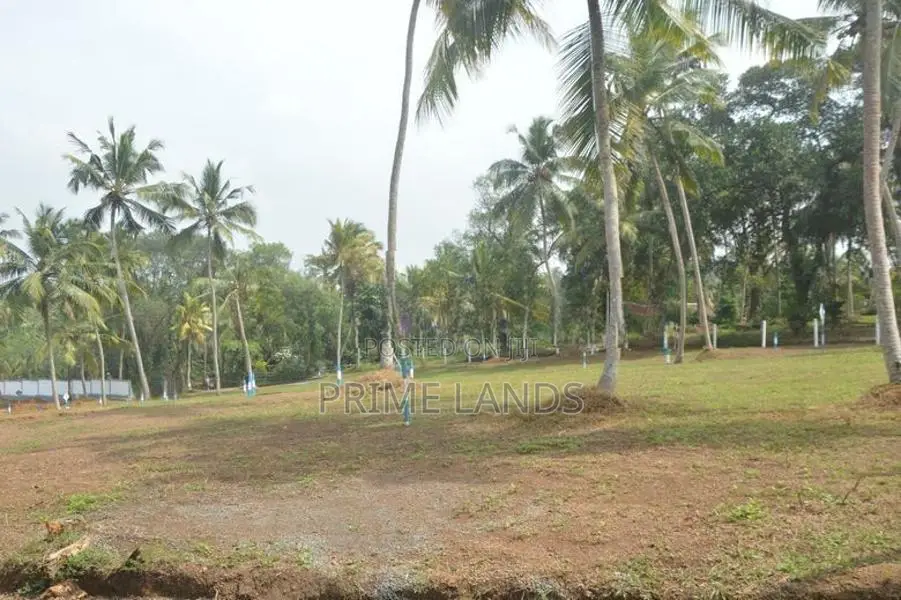 මොරටුව නගරය ආසන්නයේන් වටිනා ඉඩමක්