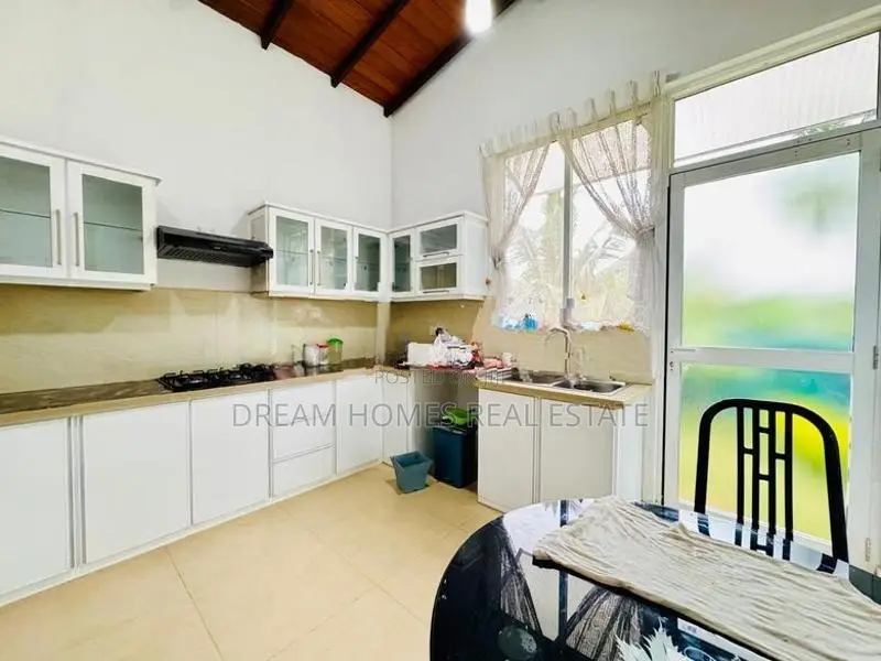 Spacious 4-Bedroom House for Sale – Thalawathugoda, Kalalgoda