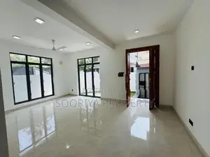 බයිපාස් පාරට නුදුරින් Brand New Luxury නිවසක් විකිණීමට - Piliyandala