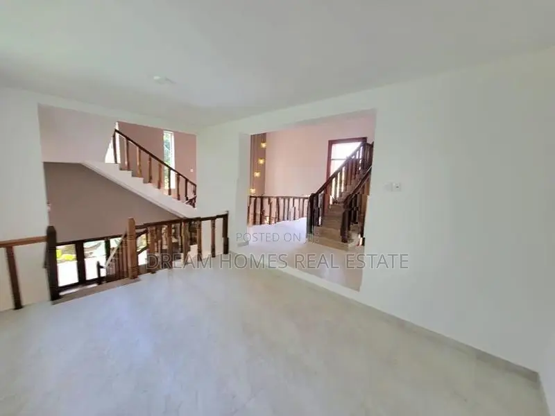 Spacious 7-Bedroom House in Battaramulla Subuthipura