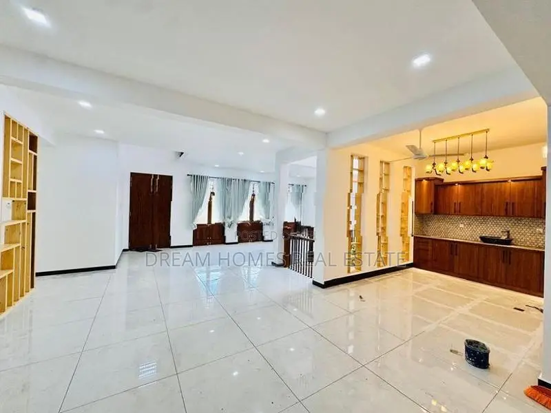 Beautiful Luxury Home for Sale Near Parliament Road