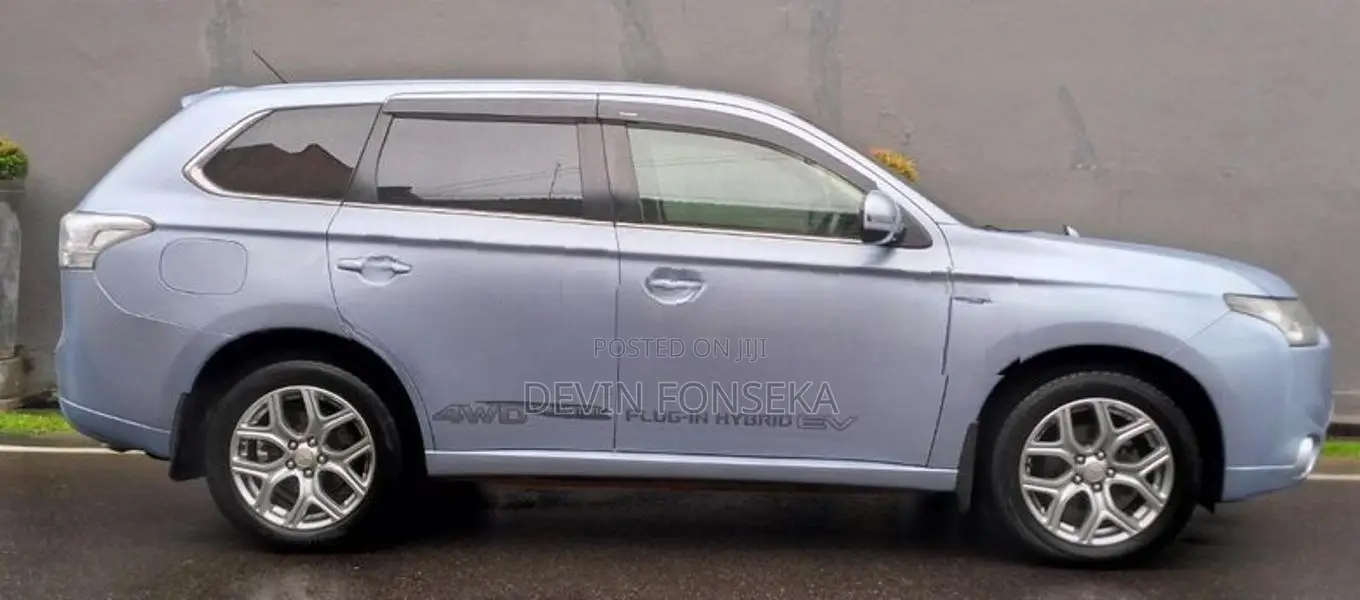 Mitsubishi Outlander PHEV 2013