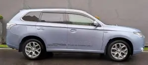 Mitsubishi Outlander PHEV 2013
